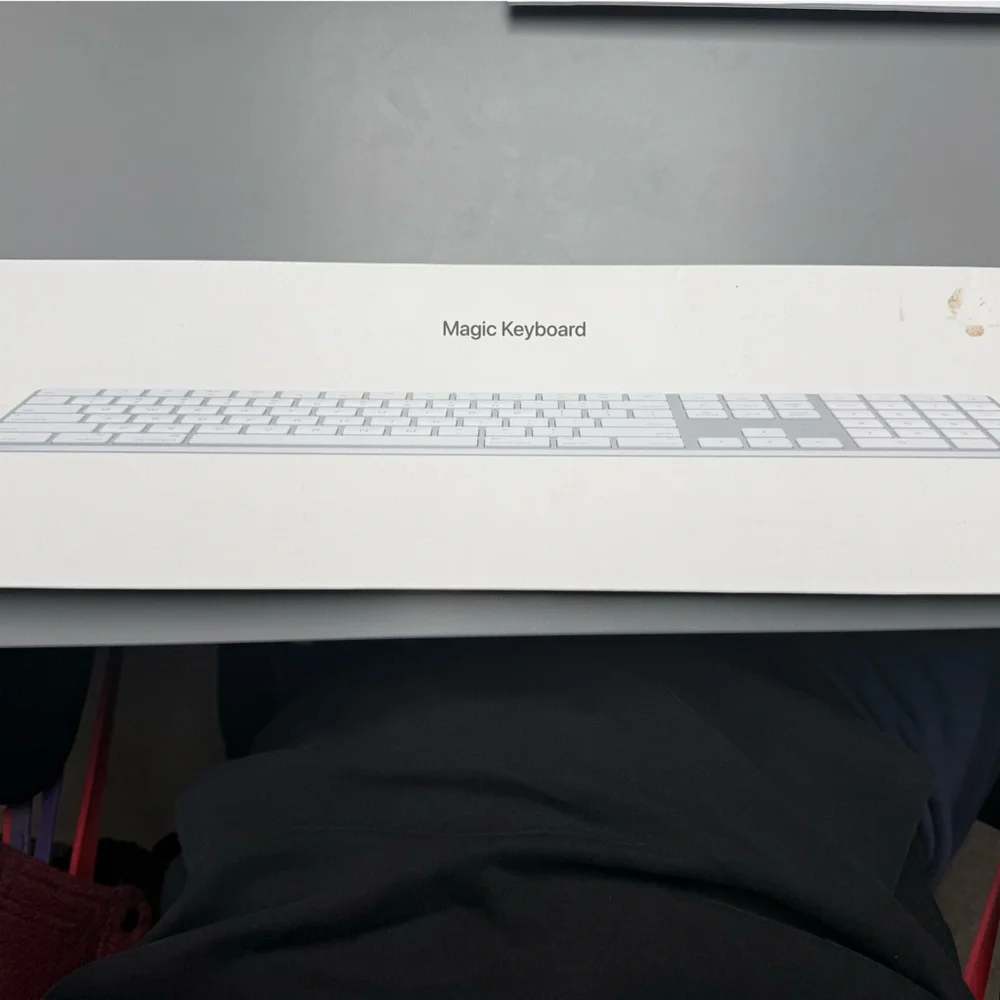 Apple Magic Keyboard - Silver and White
